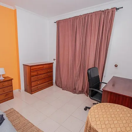 Charming Private In An A2 Penha - Δωμάτια σε οικογενειακή κατοικία