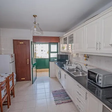 Charming Private In An A2 Penha - Δωμάτια σε οικογενειακή κατοικία Φάρο