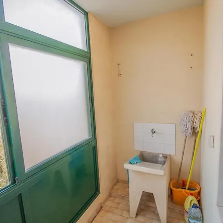 Δωμάτια σε οικογενειακή κατοικία Charming Private In An A2 Penha - *